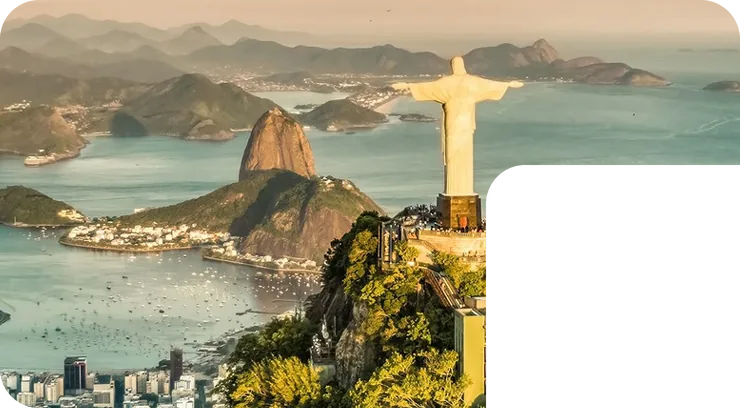 Vista do Rio de Janeiro com o Cristo Redentor e o Pão de Açúcar